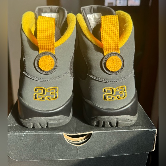 Air Jordan retro 9 Charcoal university gold Men’s 10.5 - Picture 3 of 5